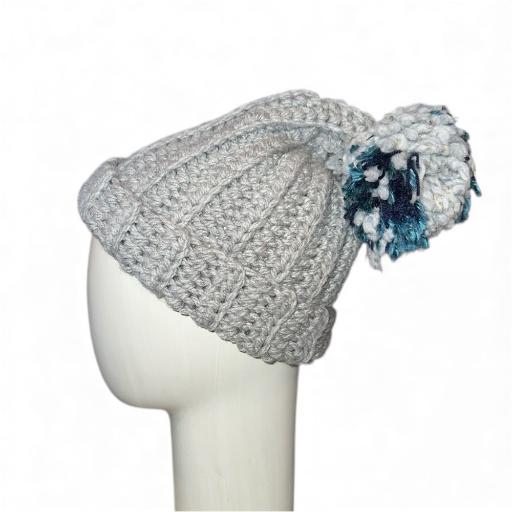 HAND KNIT Gray Toque with Pom Pom